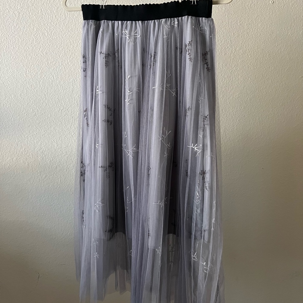 Gray pleated multilayer skirt with sequin detailing
